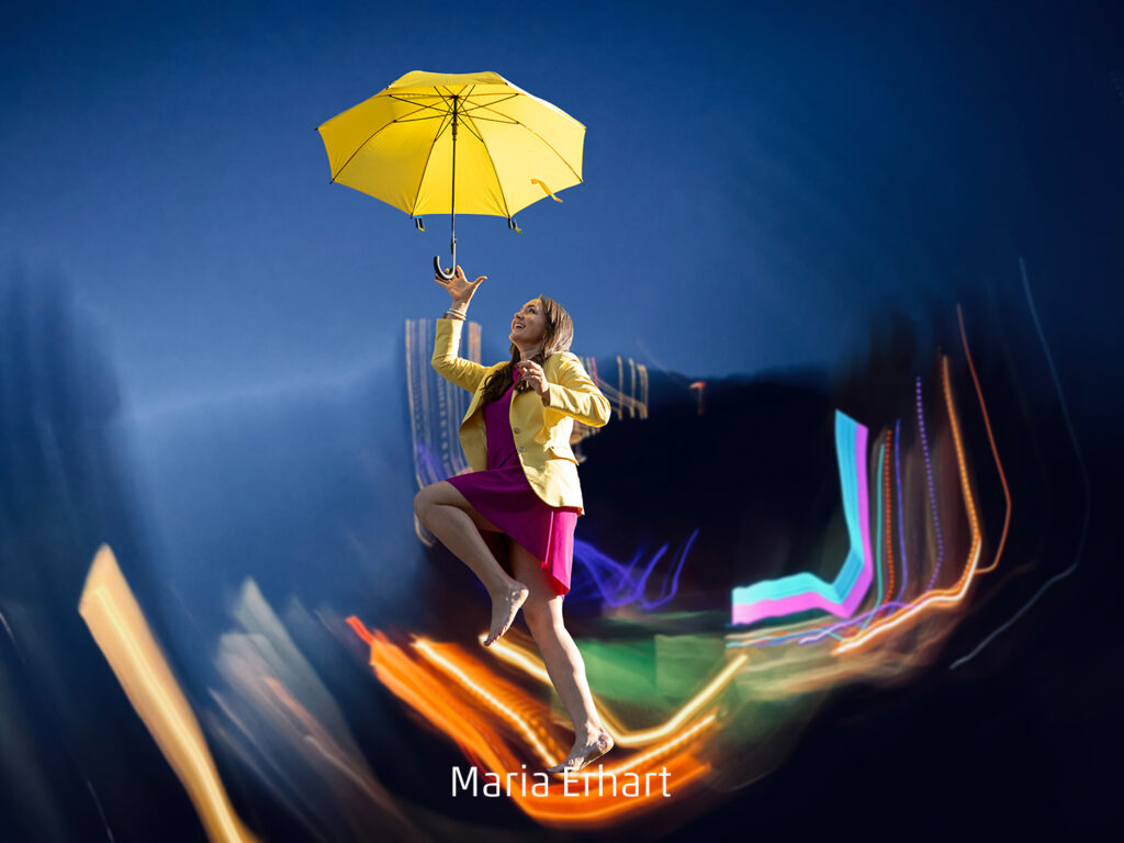 092_2024_AT4_LM-638_D AT4180011 Erhart Maria_Fly with umbrella